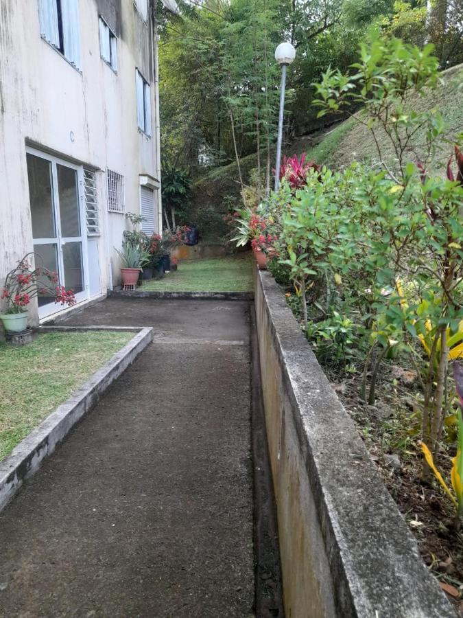 Escale Au Jardin Des Plantes Apartment Fort-de-France Bagian luar foto